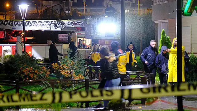 Konya'daki yangında dumandan etkilenen eski bakan Lütfi Elvan'ın annesi gözetim altında tutuluyor

