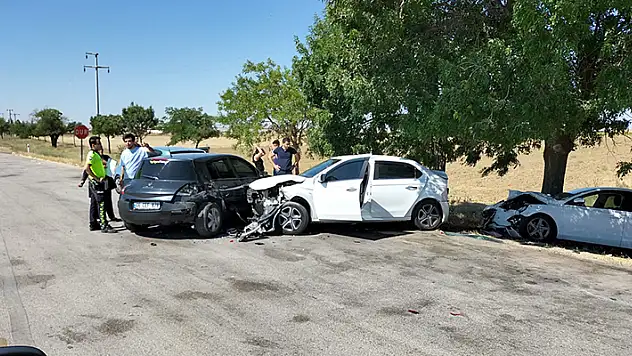 Konya'daki zincirleme trafik kazasında 3 kişi yaralandı
