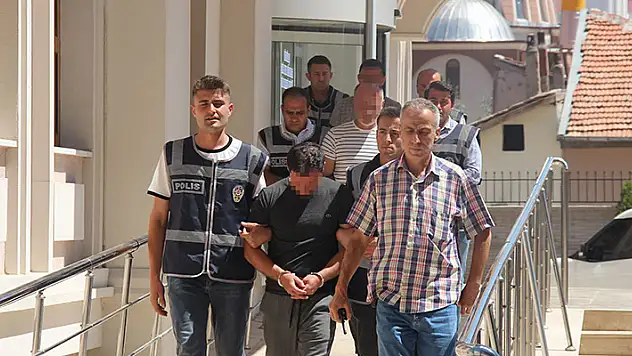 Konya'dan 100 bin liralık döviz çalan şahıslar tutuklandı