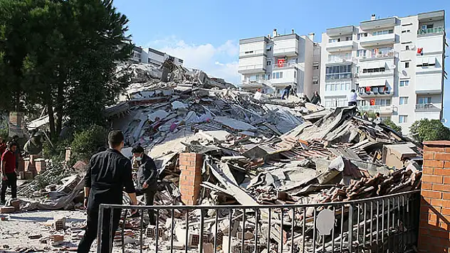 Konya'dan 12 kişilik arama kurtarma ekibi İzmir'e hareket etti