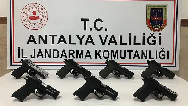  Konya'dan Antalya'ya silah ticareti yapmak için giden 2 şahsa suçüstü