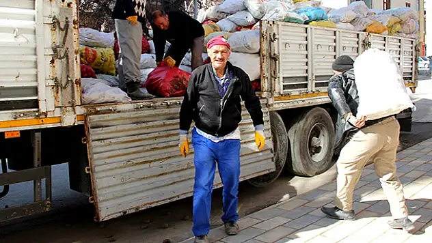 Konya'dan Bayırbucak'a 2 yardım tırı
