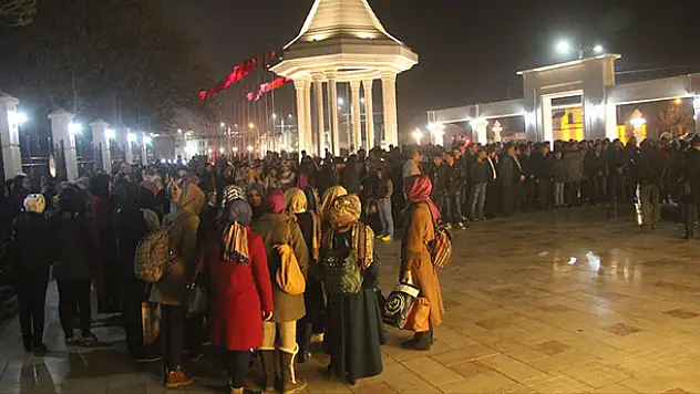 Konya'dan bin kişi Çanakkale'ye uğurlandı!