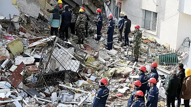 Konya'dan depremin vurduğu Hatay'a 6 tır su yardımı

