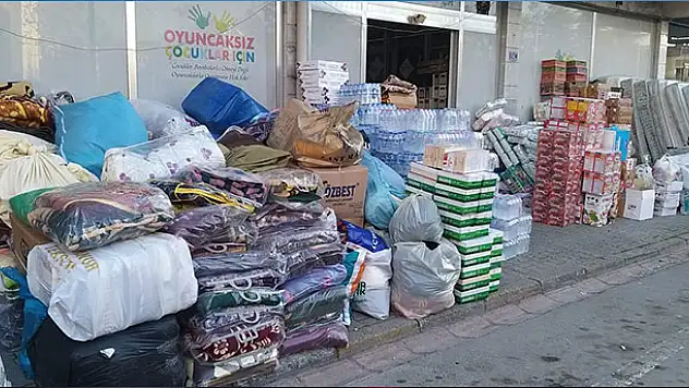 Konya'dan depremzedelere yardım malzemesi gönderildi