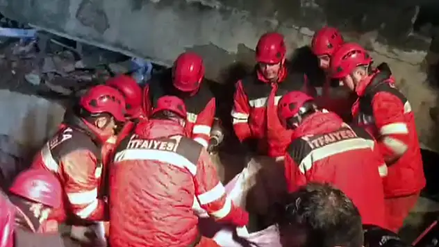 Konya'dan giden ekip enkaz altından 19 kişiyi kurtardı