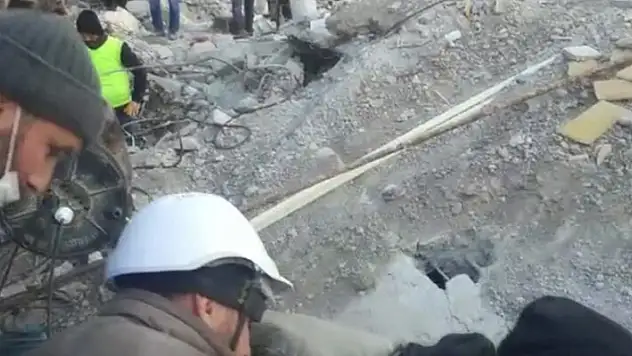 Konya'dan giden ekip Kahramanmaraş'ta enkazdan depremin 101. saatinde 28 yaşındaki üniversite öğrencisini kurtardı
