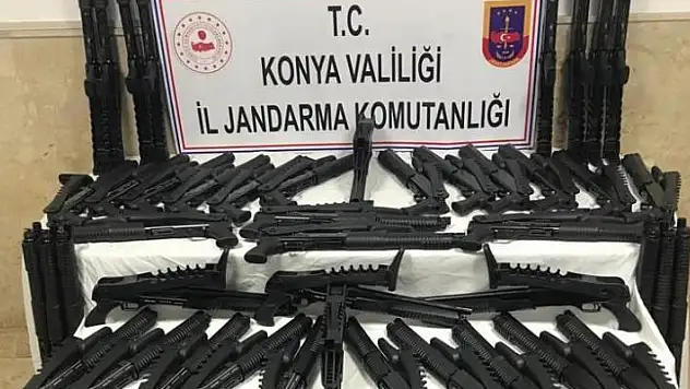 Konya'dan Hakkari'ye kargoyla gönderilen 90 kaçak av tüfeği ele geçirildi
