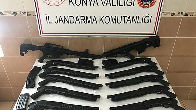 Konya'dan kargoya verilen 12 kaçak av tüfeği jandarmaya takıldı