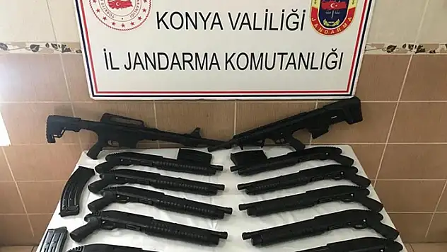 Konya'dan kargoya verilen 12 kaçak av tüfeği jandarmaya takıldı
