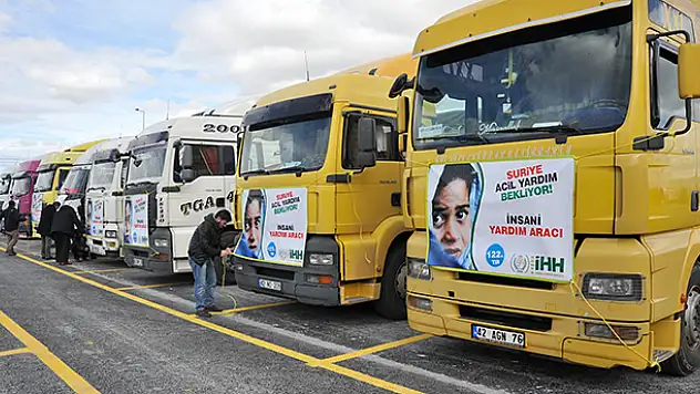 Konya'dan sınırdaki Suriyelilere 8 TIR insani yardım