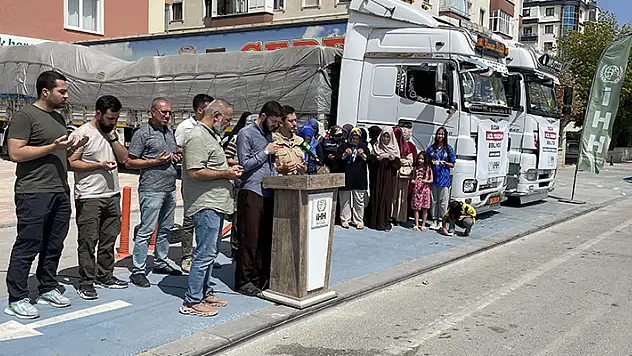 Konya'dan Sudan'a 4 yardım tırı uğurlandı
