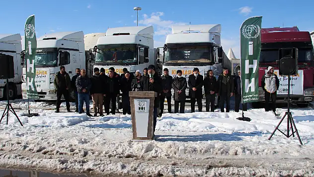 Konya'dan Suriye'ye 11 yardım tırı gönderildi
