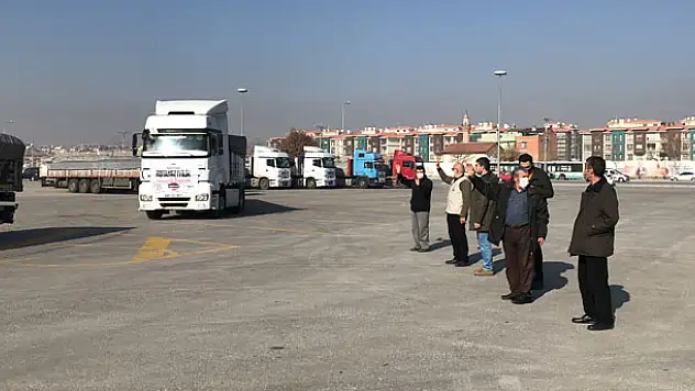 Konya'dan Suriye'ye 28 yardım tırı gönderildi