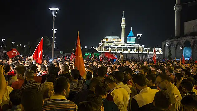 Konya darbe girişimine karşı ayakta