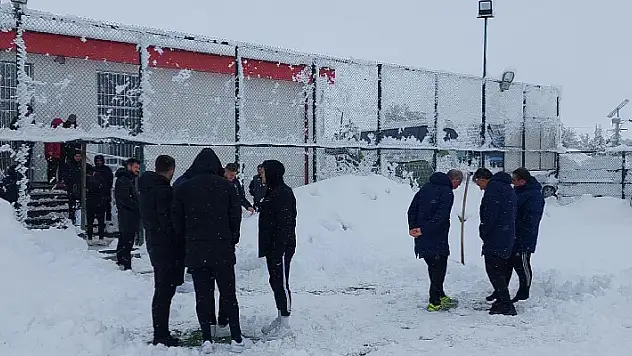 Konya derbisine kar engeli
