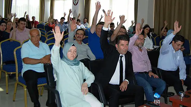 Konya Eczacılar Odasında Ecz. Adem Açıkgöz güven tazeledi