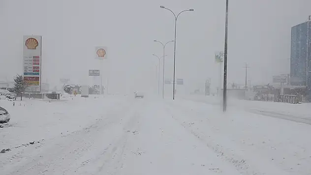 Konya Emniyet Müdürlüğünden 'özel araçlarla yola çıkmayın' uyarısı

