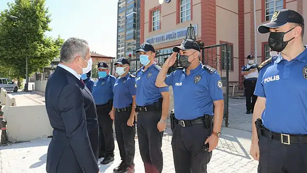 Konya Emniyet Müdürü Dinç silah arkadaşlarıyla bayramlaştı
