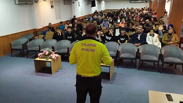 Konya Emniyeti okullarda trafik bilinci kazandırıyor
