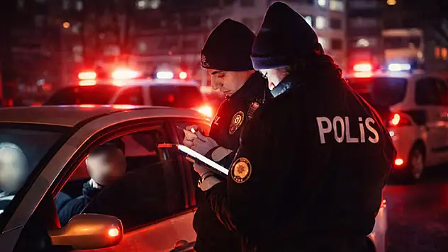 Konya Emniyetinden yılbaşı mesaisi: 1842 personel ile huzur nöbeti