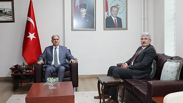 Konya Gazeteciler Cemiyeti Yönetim Kurulu Başkanı Özdemir, Vali  Özkan'ı ziyaret etti
