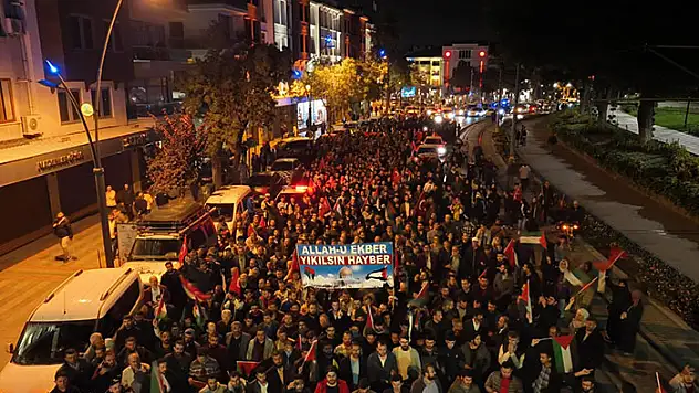 Konya Gazze için tek yürek! Binlerce kişi Zafer Meydanı'nda buluştu