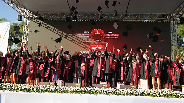 Konya Gıda ve Tarım Üniversitesinde mezuniyet coşkusu