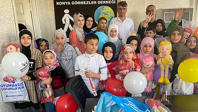 Konya Görmeyenler Derneği ile Oyuncaksız Çocuklar İçin Derneğinden çocuklara oyuncak hediyesi