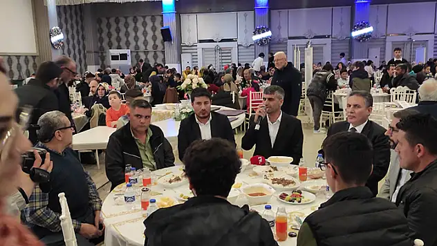 Konya Görmeyenler Derneğinden iftar yemeği