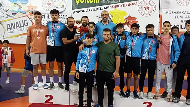 
Konya Güreş Takımı Türkiye Şampiyonu