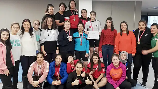 Konya halter il birinciliği müsabakaları sona erdi