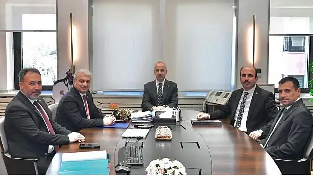 Konya heyetinden Ulaştırma ve Altyapı Bakanı'na ziyaret
