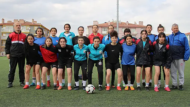 Konya İdmanyurdu Kadın Futbol Takımı, 'Kız çocukları futbol mu oynarmış?' algısını yıktı
