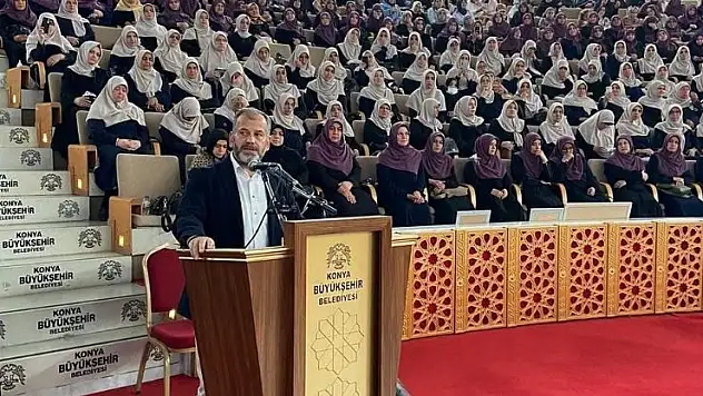 Konya İl Müftülüğü tarafından yürütülen 'Oku ve Yüksel' Projesi Kapsamında 'Taç Giyme ve Hatim' programı düzenledi