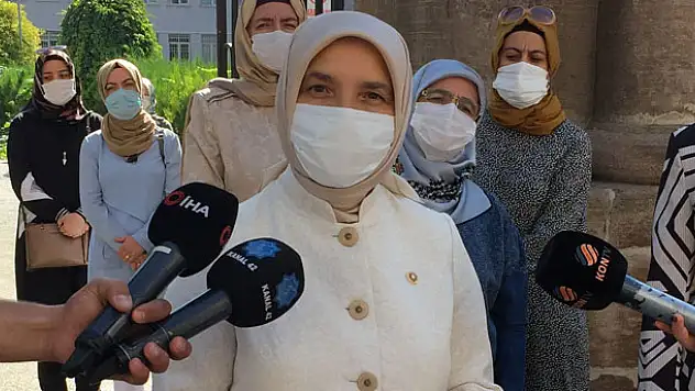 Konya İmam Hatip Lisesi kız mezunlarından Erol Mütercimler'e kınama