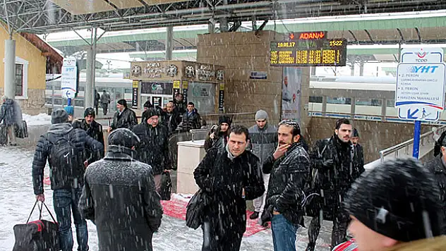 Konya-İstanbul Yüksek hızlı treni geçikmeli geldi