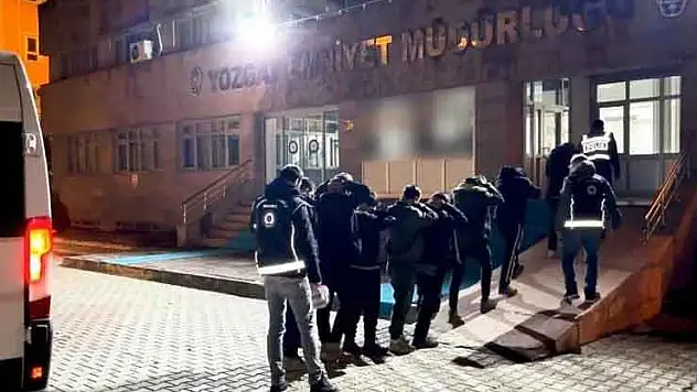 Konya istikametine giden araçta 13 göçmen yakalandı