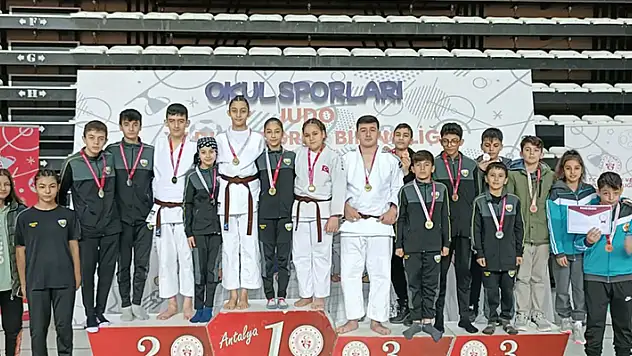 Konya judo karması 17 madalya ile döndü