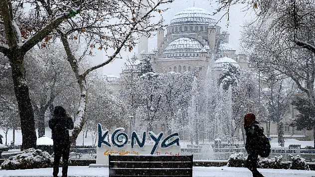 Konya kar yağışıyla beyaza büründü
