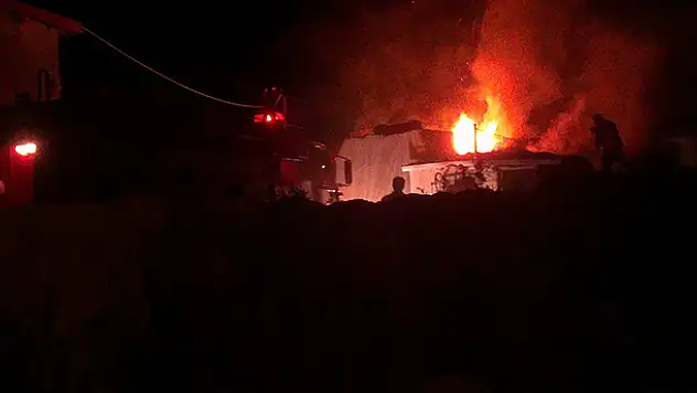 Konya Karapınar'da Ahır Yangını