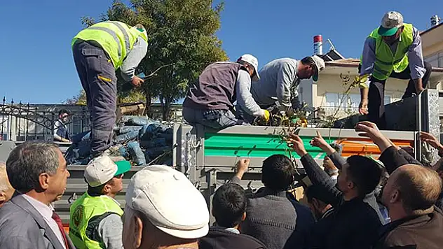 Konya Karapınar'da fidan dağıtımı