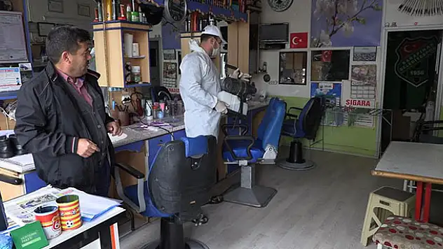 Konya Karapınar'da kuaför salonları dezenfekte edildi