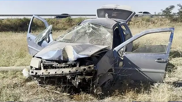 Konya karayolunda Kaza: Otomobilin hurdaya döndüğü kazadan küçük sıyrıklarla kurtuldu