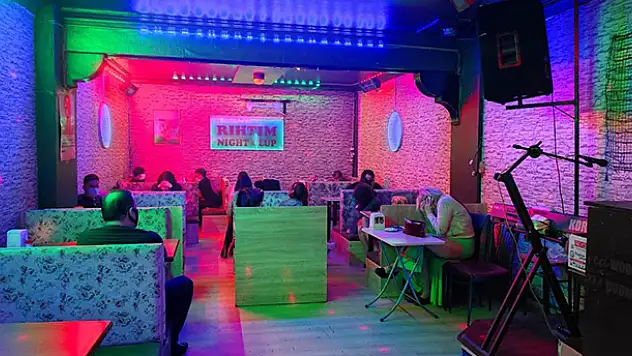 Konya kısıtlamada ruhsatsız eğlence mekanlarına korona baskını: 48 kişiye işlem yapıldı