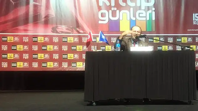 Konya Kitap Günleri'ne gazeteci yazar Yusuf Kaplan konuk oldu:

