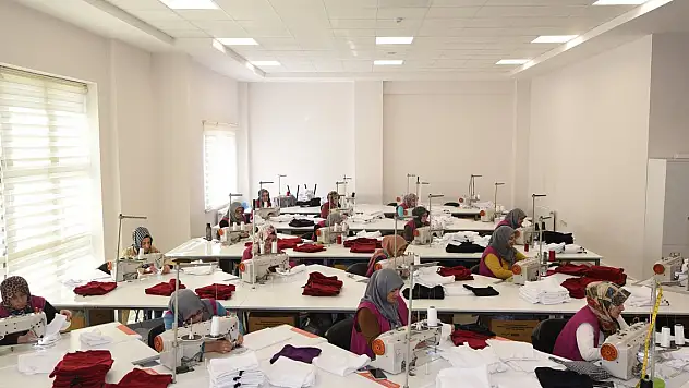Konya KOMEK ve ASEM kursiyerleri depremzedeler için çalışıyor