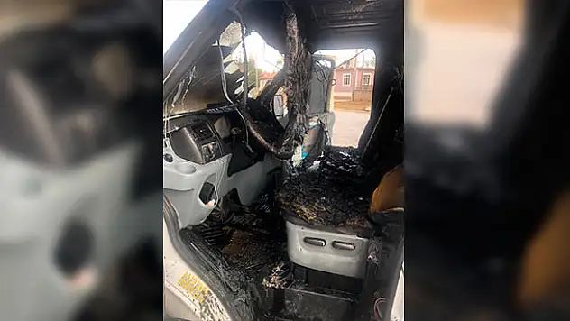 Konya Kulu'da kamyonet park halinde yandı