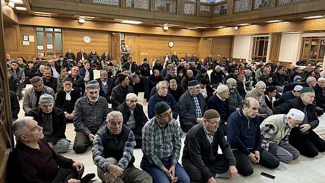 Konya Kulu'da ilk teravih namazında camiler doldu