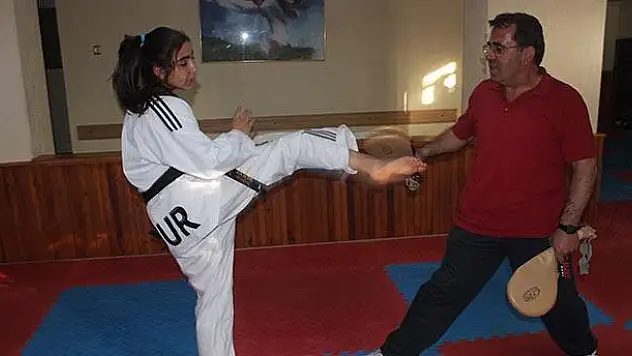 Konya'lı Tekvandocunun Yıldızı Parladı